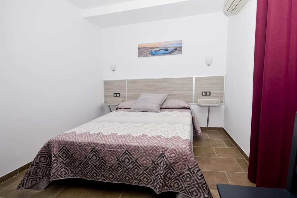 Hostal Maria Jose Conil De La Frontera Esterno foto